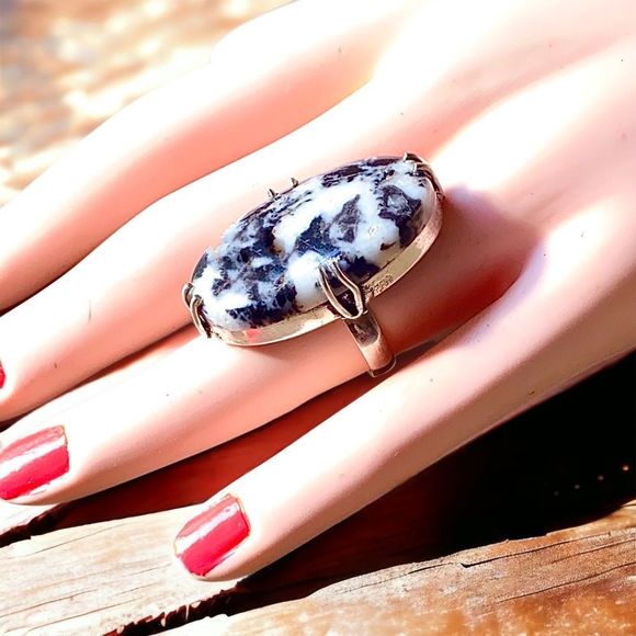 White Buffalo Gemstone in a Handcrafted 925 Stamped Ring (6) - Picture 8 of 10